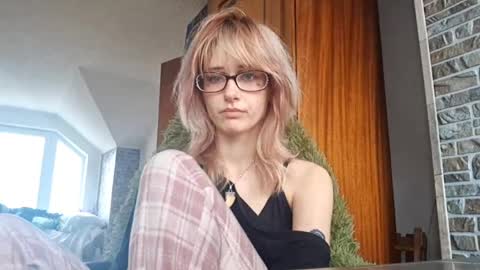 Molly online show from April 8, 2026, 1:00 pm