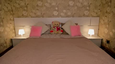 mishapallmer online show from April 1, 2026, 6:58 am