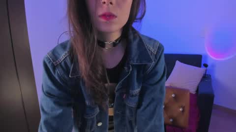 KRAVE  online show from April 8, 2026, 10:32 pm