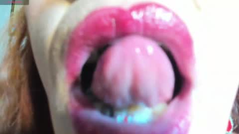 Snapshot of mishell_bons4 chatting on May 29, 2026, 1:47 am Mishell Bons online show from May 29, 2026, 1:47 am