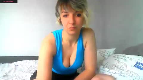 Snapshot of mishelle_blondie chatting on April 19, 2026, 12:59 pm Mishelle online show from April 19, 2026, 12:59 pm