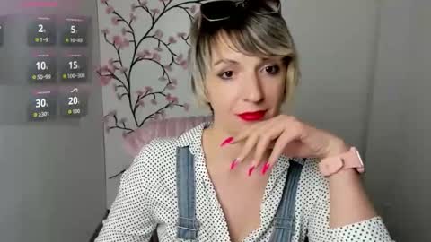 Snapshot of mishelle_blondie chatting on April 28, 2026, 3:11 am Mishelle online show from April 28, 2026, 3:11 am