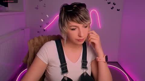 Snapshot of mishelle_blondie chatting on April 29, 2026, 11:58 am Mishelle online show from April 29, 2026, 11:58 am