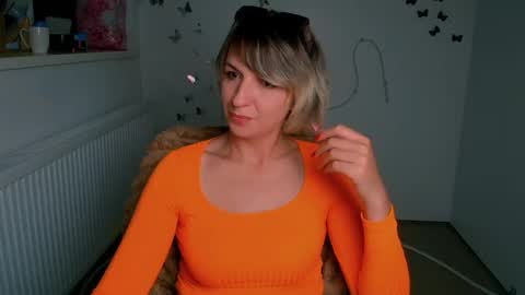 Snapshot of mishelle_blondie chatting on June 16, 2026, 11:24 am Mishelle online show from June 16, 2026, 11:24 am