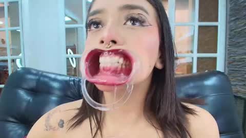 Sabrina online show from December 22, 2025, 6:16 pm