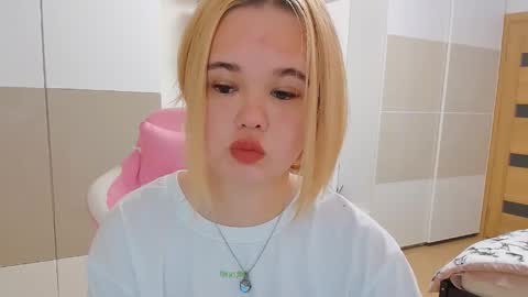 Snapshot of miss__selena chatting on February 9, 2025, 2:40 pm miss__selena online show from February 9, 2025, 2:40 pm