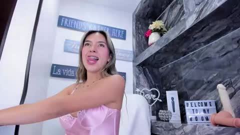 Zoe online show from November 24, 2025, 6:18 pm