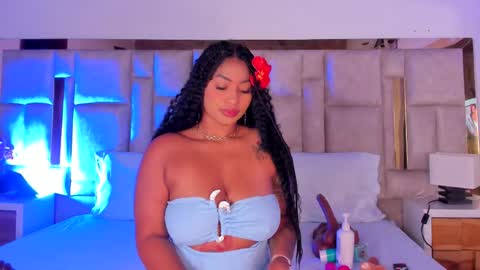 Miss Abigail  online show from November 16, 2025, 12:44 pm