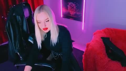 miss_alice_silver online show from April 19, 2026, 7:05 pm