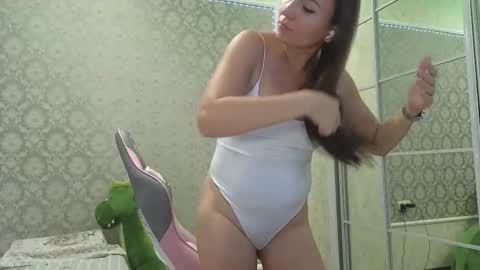 miss_divora online show from September 18, 2025, 8:05 am