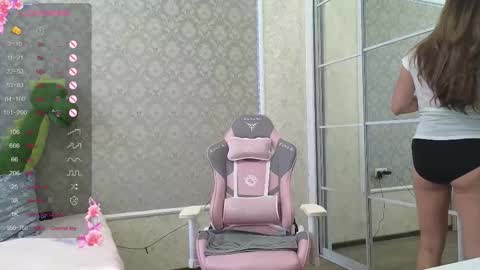 miss_divora online show from October 12, 2025, 9:08 am