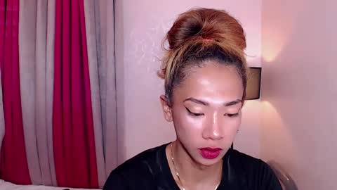 miss_ephrail online show from December 7, 2024, 6:48 pm