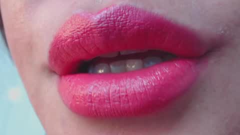 Snapshot of miss_evoleth2 chatting on December 6, 2024, 4:28 pm Miss Evoleth online show from December 6, 2024, 4:28 pm