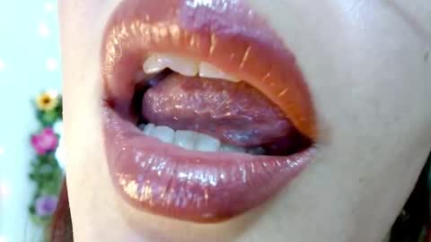 Snapshot of miss_evoleth2 chatting on February 9, 2025, 6:11 am Miss Evoleth online show from February 9, 2025, 6:11 am