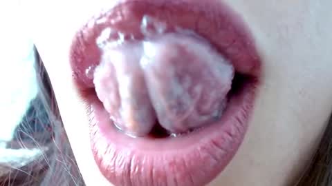 Snapshot of miss_evoleth2 chatting on March 5, 2025, 5:50 pm Miss Evoleth online show from March 5, 2025, 5:50 pm
