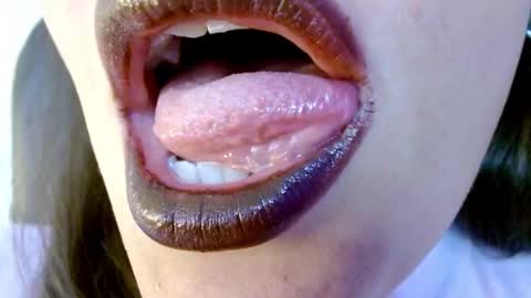 Snapshot of miss_evoleth2 chatting on September 28, 2025, 12:27 am Miss Evoleth online show from September 28, 2025, 12:27 am