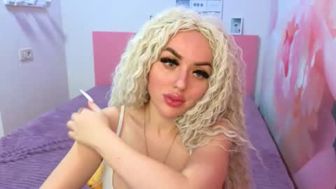 miss_kiten online show from September 8, 2025, 6:51 pm