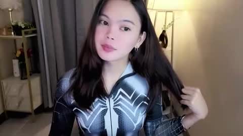 miss_kyrstyn online show from April 17, 2026, 4:32 pm