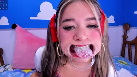 Snapshot of miss_lucyla chatting on April 23, 2026, 11:09 am miss_lucyla online show from April 23, 2026, 11:09 am
