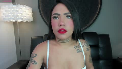 Snapshot of miss_vaiolette chatting on December 19, 2024, 11:07 am Vaiolette online show from December 19, 2024, 11:07 am