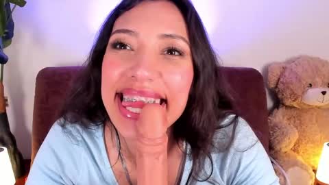 Snapshot of miss_veronica2 chatting on April 14, 2026, 6:25 pm Miss Veronica online show from April 14, 2026, 6:25 pm