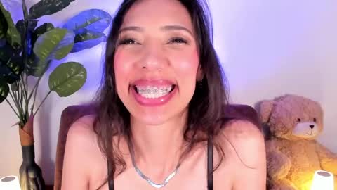 Snapshot of miss_veronica2 chatting on April 15, 2026, 2:02 pm Miss Veronica online show from April 15, 2026, 2:02 pm