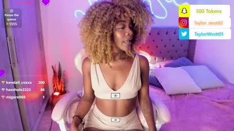 Snapshot of miss_west chatting on December 5, 2024, 8:33 am Tay Tay Independent Model   online show from December 5, 2024, 8:33 am