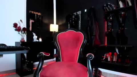 Snapshot of missdarklady chatting on February 11, 2025, 9:56 pm Missdarklady online show from February 11, 2025, 9:56 pm