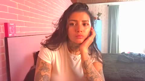 melodie  online show from September 18, 2025, 6:54 pm