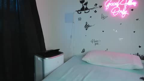 MissKarinaHilton online show from September 13, 2025, 6:29 pm