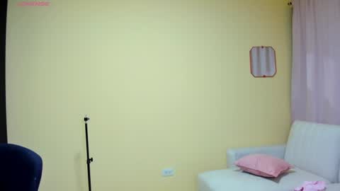 Kimberly Alejandra online show from June 22, 2026, 3:25 am