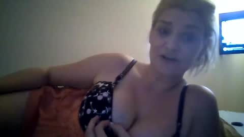 Misslicks online show from October 25, 2025, 1:46 am