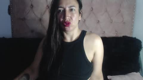 Snapshot of misslucyy1 chatting on October 7, 2025, 11:35 pm luccy online show from October 7, 2025, 11:35 pm