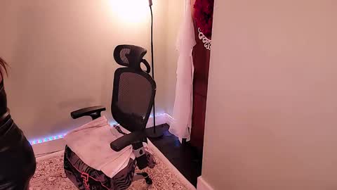 Mina online show from December 2, 2024, 1:47 am