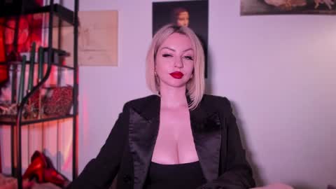Snapshot of missmirandagd chatting on February 8, 2025, 3:10 pm   online show from February 8, 2025, 3:10 pm