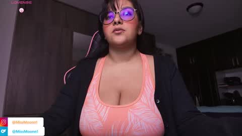 Snapshot of missmoonn chatting on September 11, 2025, 10:43 pm MissMoon online show from September 11, 2025, 10:43 pm