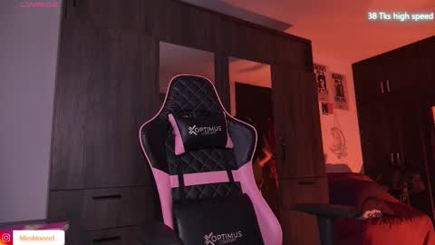 MissMoon online show from February 1, 2026, 5:11 pm