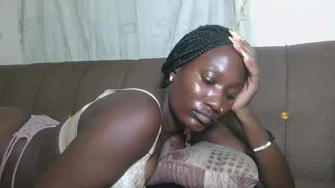 pretty gal online show from October 30, 2025, 11:49 pm