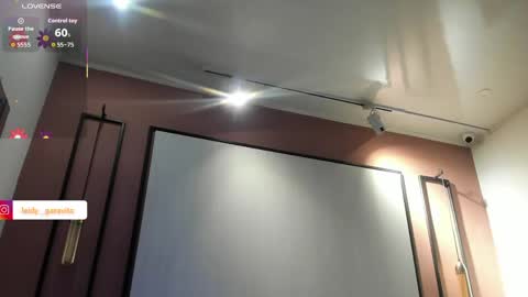 victoria  online show from April 2, 2026, 8:06 pm