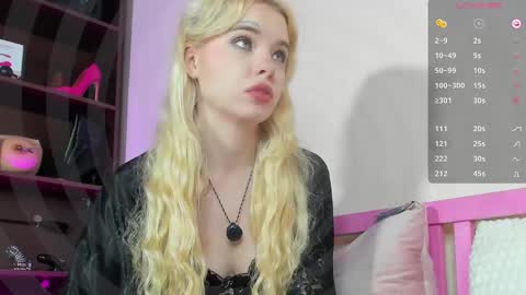 Snapshot of missslola chatting on March 9, 2025, 4:55 pm Misss Lola Angel online show from March 9, 2025, 4:55 pm