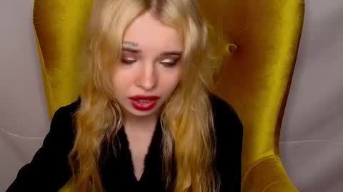Snapshot of missslola chatting on October 21, 2025, 2:40 pm Misss Lola Angel online show from October 21, 2025, 2:40 pm