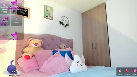 ... Independent model online show from February 4, 2026, 11:31 pm