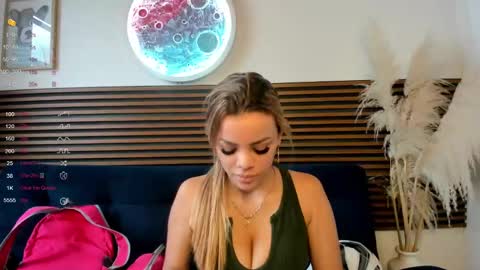 Snapshot of missvalery1 chatting on December 4, 2024, 8:18 pm missvalery1 online show from December 4, 2024, 8:18 pm