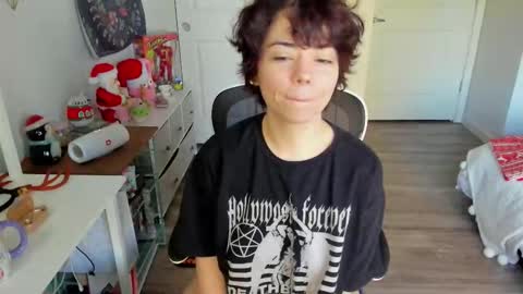 V Nessa online show from November 30, 2025, 8:35 pm