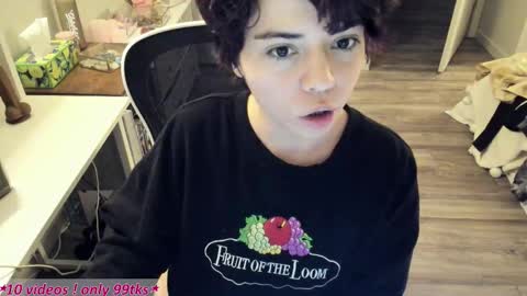 V Nessa online show from March 13, 2026, 5:25 am