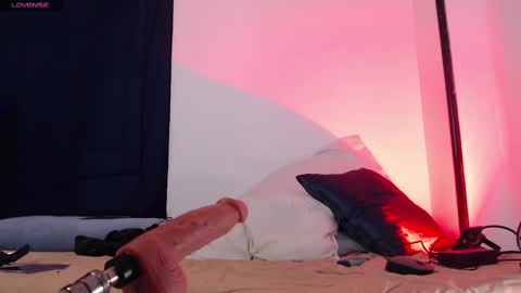 IG MISSVENUSS1 online show from February 17, 2025, 1:10 pm