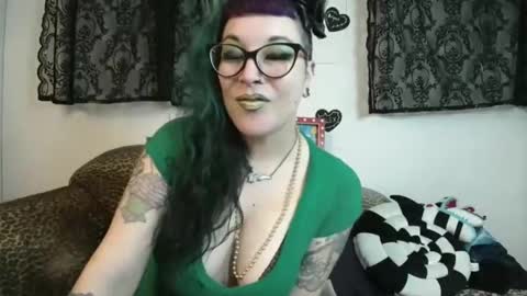 Missy Dee online show from March 18, 2026, 5:32 am