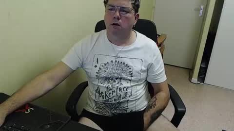 Snapshot of mistercoeur1 chatting on December 9, 2024, 6:35 pm mistercoeur online show from December 9, 2024, 6:35 pm