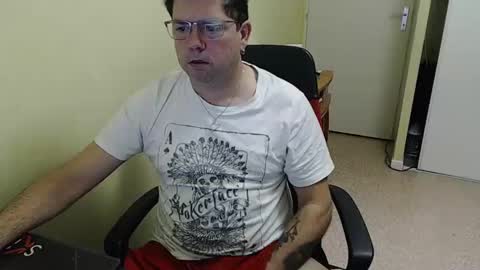 Snapshot of mistercoeur1 chatting on December 11, 2024, 8:26 am mistercoeur online show from December 11, 2024, 8:26 am