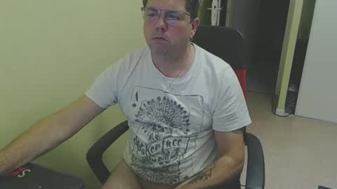 Snapshot of mistercoeur1 chatting on December 11, 2024, 4:42 pm mistercoeur online show from December 11, 2024, 4:42 pm